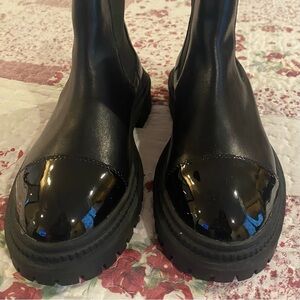 Steve Madden black leather Women’s Mayslie cap toe ankle boots